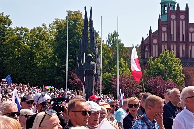 Manifestacja 4 czerwca na placu Solidarności w Szczecinie