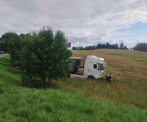 Tragedia pod Olsztynem. Osobówką jechała czteroosobowa rodzina. Ojciec i syn nie żyją