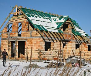 Prace budowlane zimą - co można robić, a co odłożyć?