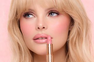 Miłość jest wszędzie. Kultowa Pillow Talk od Charlotte Tilbury w nowej odsłonie 