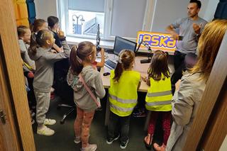 Uczniowie SP 31 w Białymstoku odwiedzili Radio Eska. Przyszli z ważnym apelem 