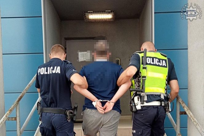39-latek wjechał w rabatkę przy bloku i uciekł do swojego mieszkania. Później było tylko gorzej