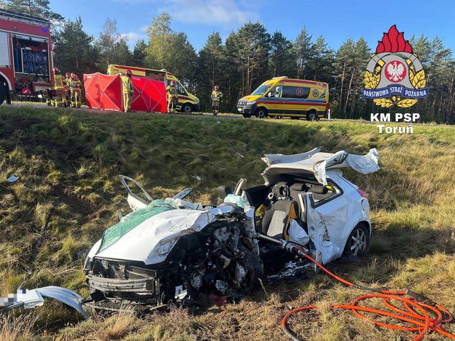 Tragiczny wypadek pod Toruniem. Nie żyje młoda kobieta, sześć osób w szpitalu. Co się stało na S10?