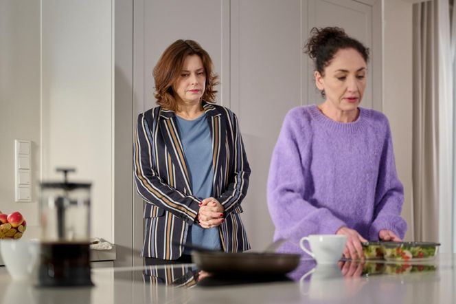 Na Wspólnej odc. 4002: Ada (Monika Obara), Weronika (Renata Dancewicz)