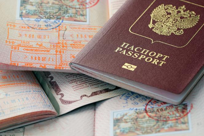 Komisja Europejska. Wezwała też kraje Unii do cofnięcia obywatelstwa przyznanego w ramach programu złotych paszportów Rosjanom i Białorusinom