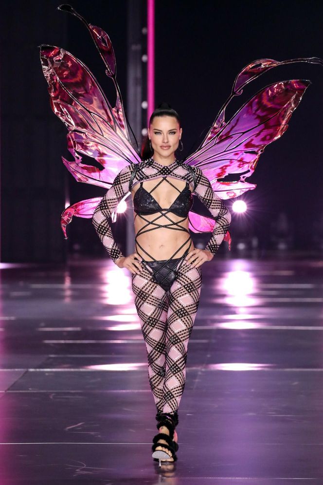 Victoria's Secret Fashion Show 2024 - Adriana Lima