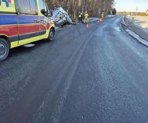 Dwa samochody wypadły z drogi koło Wojnowic niedaleko Leszna