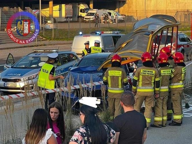Kierowca BMW w Gliwicach rozbił się o przystanek