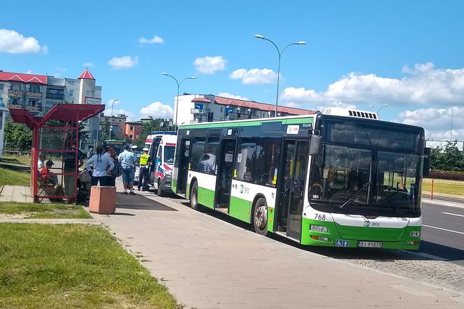 Białystok. Wypadek w autobusie komunikacji miejskiej. Przyjechała karetka i policja