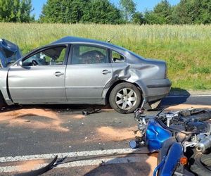 Śmiertelny wypadek pod Radomskiem. Osobówka zderzyła się z motocyklistami [ZDJĘCIA]