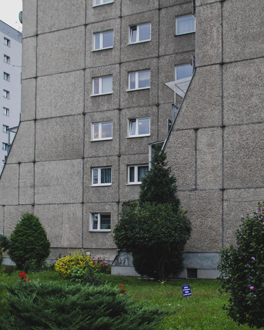 Architektura PRL w Krakowie - zobacz najpiękniejsze bloki, hotele, kino i inne budynki, które warto odwiedzić