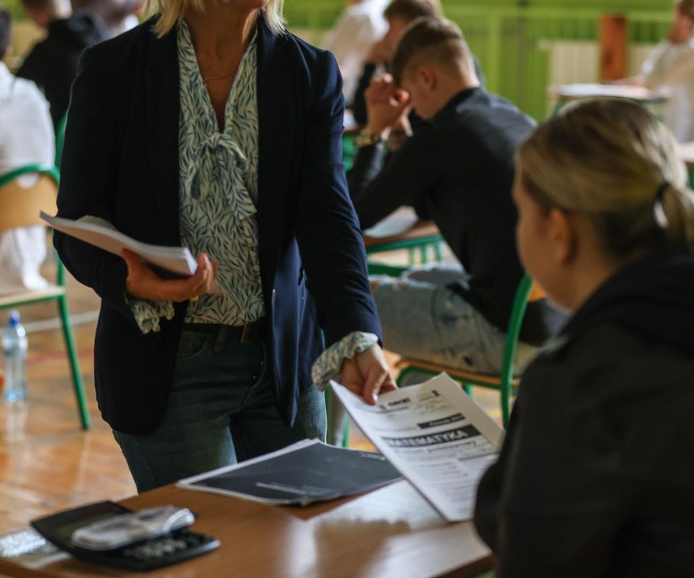 Matura 2025: Wyciek arkusza CKE z fizyki! Zdjęcia trafiły do sieci zaraz po rozpoczęciu egzaminu