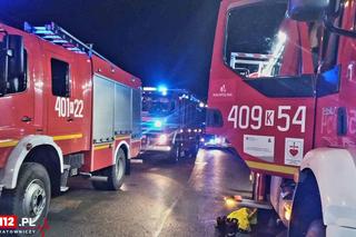 Trzciana. Osobówka wpadła do przydrożnego potoku. Kierowcę w ciężkim stanie przewieziono do szpitala