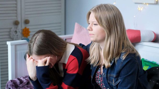 M jak miłość odc. 1882. Lenka (Olga Cybińska), Sara (Nadia Smyczek)