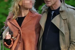 Andrzej Chyra smyra i całuje