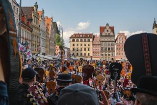 Gitarowy Rekord Świata 2024. Znamy kolejne gwiazdy. Hołdys i Waglewski zagrają „I Ching” we Wrocławiu