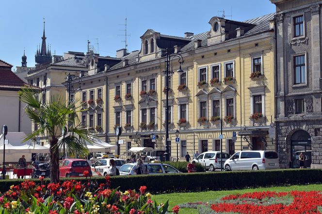 To jeden z najpiękniejszych budynków w Krakowie. Mieszkali w nim Henryk Sienkiewicz i Józef Piłsudski