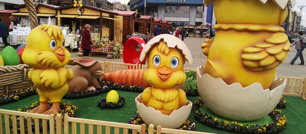 Na rynku w Katowicach rozpoczął się Jarmark Wielkanocny. Zobaczcie jak wyglądają stoiska [ZDJĘCIA]