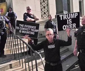 Strzegą ulic przed zwolennikami Trumpa