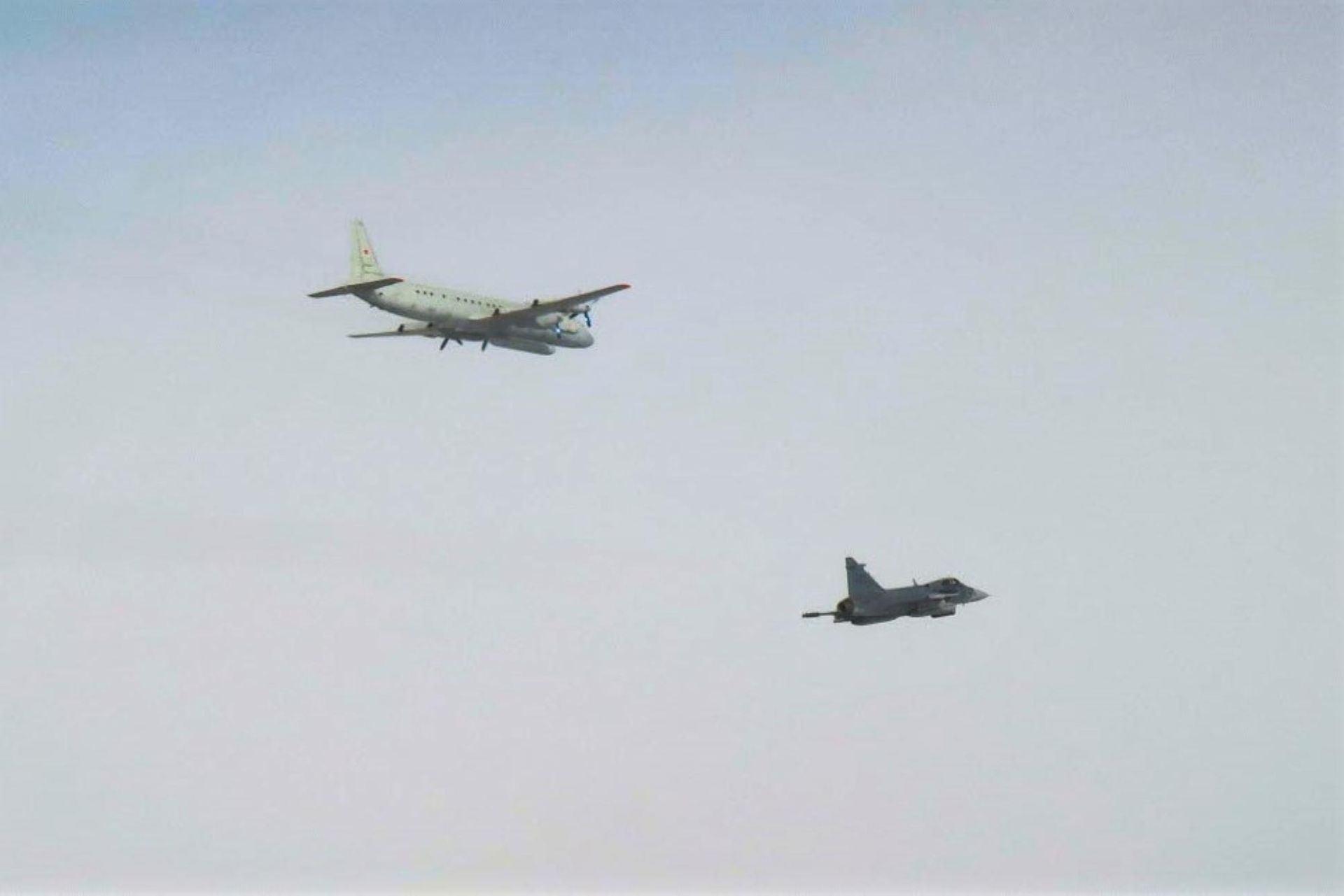 Szwedzki JAS39 Gripen i rosyjski Ił-20M