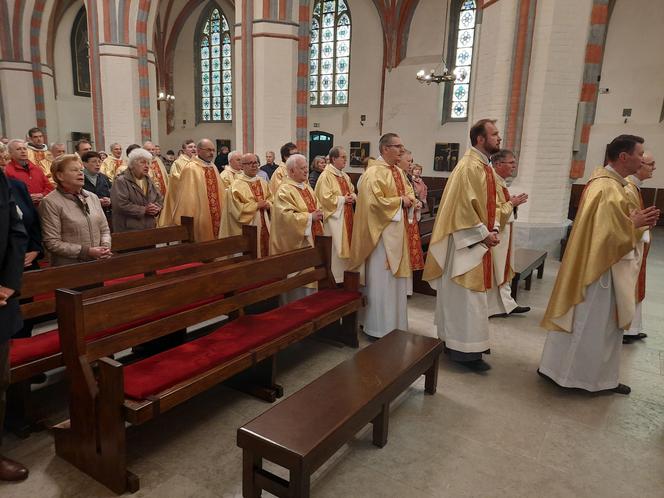 Kilkudziesięciu franciszkanów koncelebrowało Mszę św. w koszalińskiej katedrze