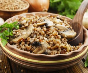 Kasza z grzybami - przepis na szybkie, zdrowe i przepyszne danie!