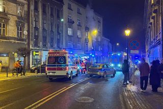 Groźny pożar w Bielsku-Białej. Sześć osób trafiło do szpitala, w tym troje dzieci