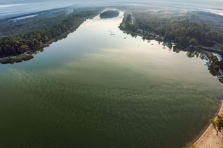 Zalew Sosina w Jaworznie. Raj dla miłośników sportów wodnych i relaksu na łonie natury