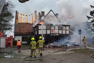 Potężny pożar XIX-wiecznego domu na Żuławach! Zabytek płonie jak zapałka