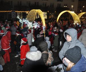 Parada Mikołajów i odpalenie choinki świątecznej w Kielcach