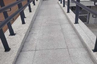 Pan Marek na wózku odwiedził Młyny Rothera i ma całą listę uwag. Po naszej interwencji szykują się zmiany