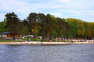 Mielno w centrum Polski? Ta wieś w Łódzkiem wygląda jak nadmorski kurort. Tu poczujesz prawdziwy wakacyjny vibe