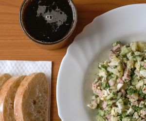 Sałatka z salcesonem - zaskakująco smaczna przekąska budżetowa