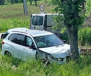Zderzenie trzech pojazdów w Starym Opolu. Dwie osoby trafiły do szpitala