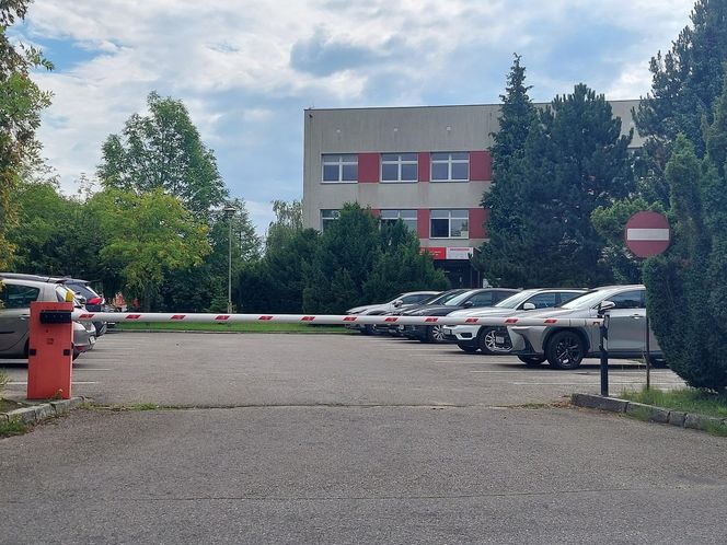 Szpital "papieski" ma nowy system parkingowy