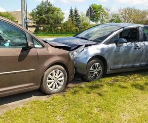 Czołowe zderzenie w gminie Piotrków Kujawski. Pijany sprawca uciekał przed policją