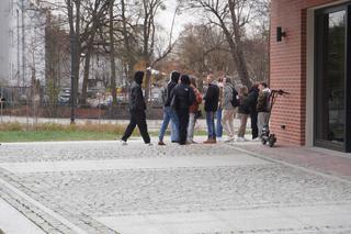 Tłumy na otwarciu kebaba Piri-Piri w Olsztynie. Nie można było się ruszyć, ludzie pchali się jak szaleni [ZDJĘCIA]