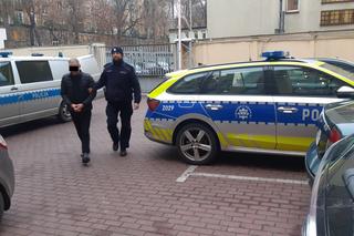 Szajka kieszonkowców okradała warszawiaków. Mieli sprytny sposób. Wszystko się nagrało 