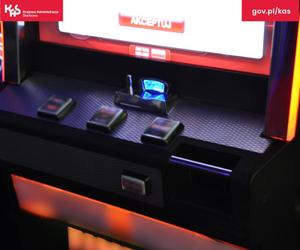 Automaty do gier i narkotyki przejęte przez funkcjonariuszy. Kolejne uderzenie w nielegalny hazard w Wielkopolsce