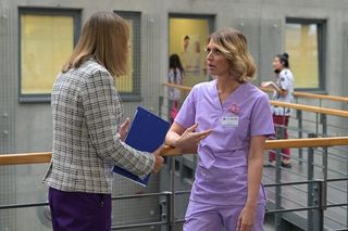 Pierwsza miłość. Maja (Julia Kamińska), Grażyna (Grażyna Wolszczak)