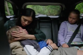 M jak miłość, odcinek 1837. Szymek (Staś Szczypiński), Iza (Adriana Kalska), Maja (Laura Jankowska)