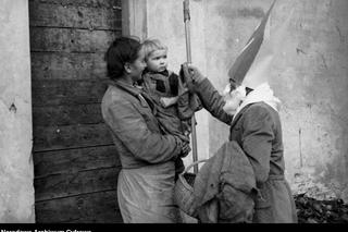 Mikołaj w Ogrodzie Saskim - między 1947 r. i 1950 r. 