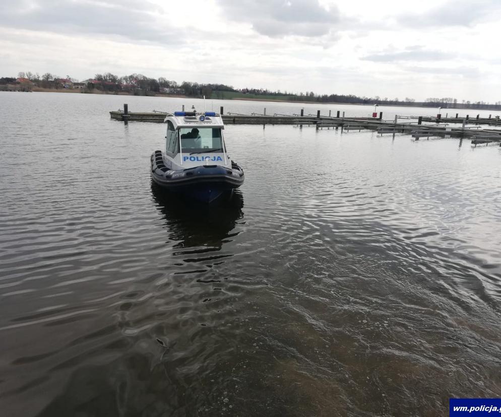 Skakali do jeziora i zniknęli pod wodą. Tragiczny finał