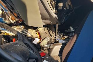 Ludwinowo Dębskie: ciężarówka wjechała w betonowy słup, kierowcy cudem nic się nie stało