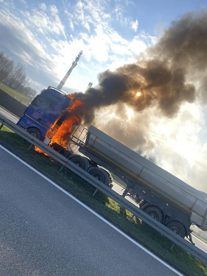 Pożar ciężarówki na DK 91 w Siewierzu