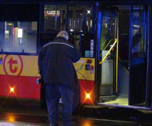 Autobus miejski zmiótł taksówkę! Ratownicy reanimowali rannego