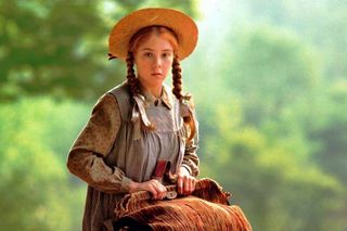 Quiz. Ania z Zielonego Wzgórza czeka na przyjaciółkę od serca. Sprawdź, jak dobrze znasz rudowłosą bohaterkę książki z dzieciństwa