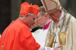 Był cierpiący, błogosławił ludzi do końca i zniknął. Jałmużnik papieża o jego ostatnich chwilach