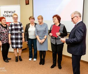 „Niech połączy nas hymn” - piękna, kolorowa premiera w siedzibie Starostwa Powiatowego