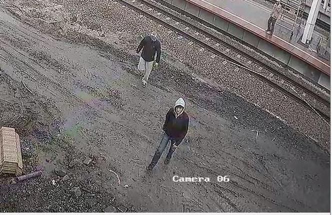 Bandyci pobili kierownika pociągu w Gliwicach. Jest obraz z monitoringu [WIDEO]